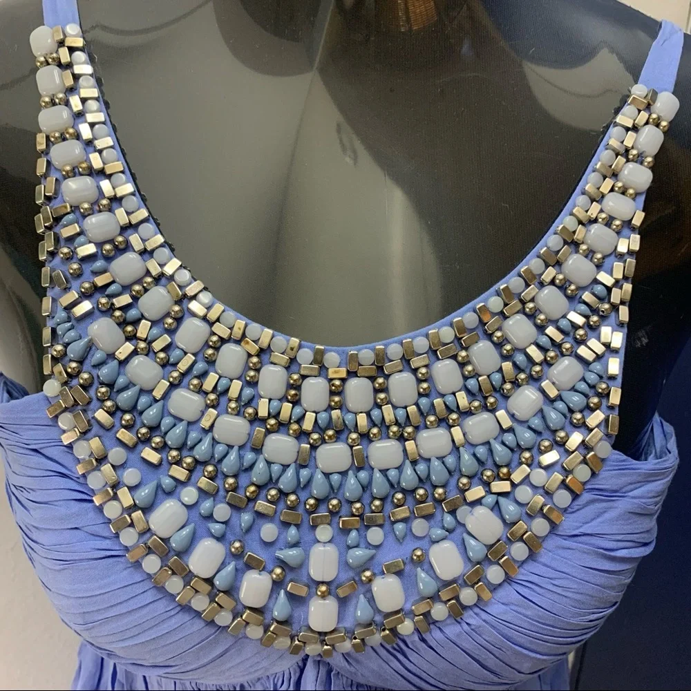 ๐ FOREVER NEW Dress with the Neck Design of Stitched Handcrafted Stones - Picture 3 of 11